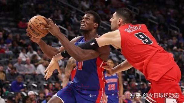 德罗赞高难度翻身后仰压哨命中，目前8中7得到19分2板2助