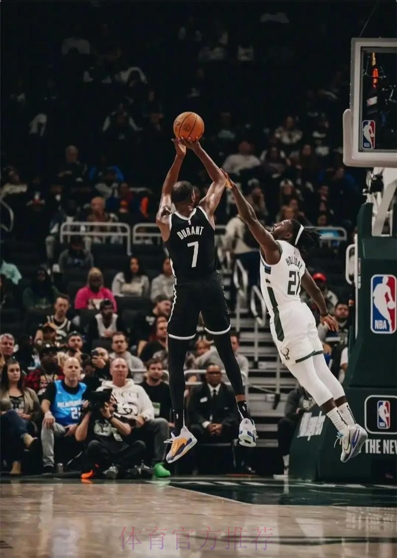 杜兰特左路借挡拆突进 急停跳投连续得分