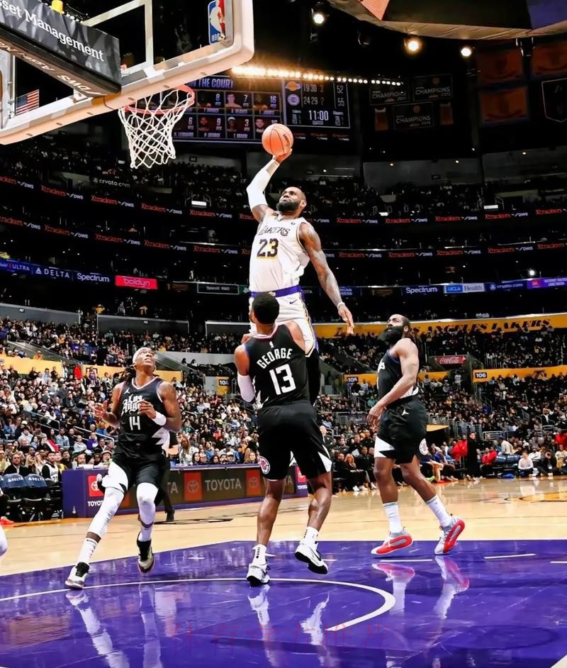 文森特断球 詹姆斯反击一条龙扣篮 文森特断球 詹姆斯反击一条龙扣篮